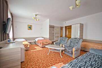 Фото номера Трехместный номер Отель Hotel Sezam Kraczkowa г. Крачкова 7