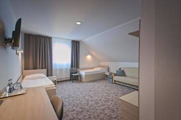 Фото номера Трехместный номер Отель Hotel Sezam Kraczkowa г. Крачкова 5