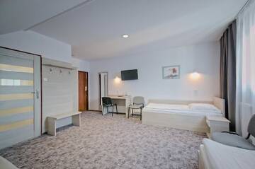 Фото номера Трехместный номер Отель Hotel Sezam Kraczkowa г. Крачкова 4